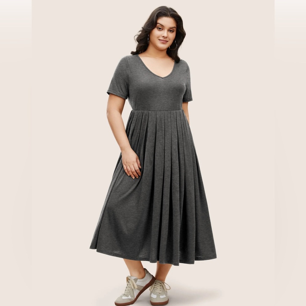 2/$38 š„š BloomChic Grey V-neck Pleated Casual Midi Dress | Size 22-24 | 2596 - Picture 2 of 11